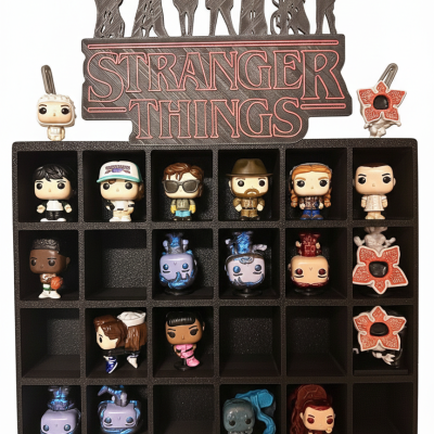 Miniaturas Funko Pop de Stranger Things organizadas em caixa preta com logo e silhuetas no topo