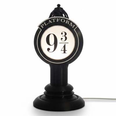 Luminária preta com placa PLATFORM 9 3/4 e base redonda