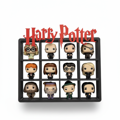 Conjunto de Figuras Funko Pop Harry Potter em suporte preto com logotipo vermelho