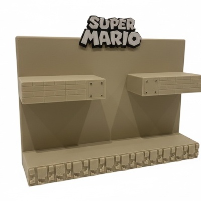 Expositor de plástico bege com prateleiras e logotipo SUPER MARIO