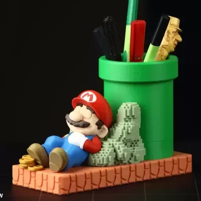 Suporte de canetas Super Mario com tubo verde e figura de Mario a descansar