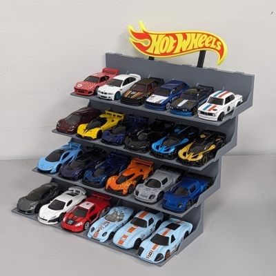 Expositor cinza com 24 carros de brinquedo Hot Wheels em várias cores