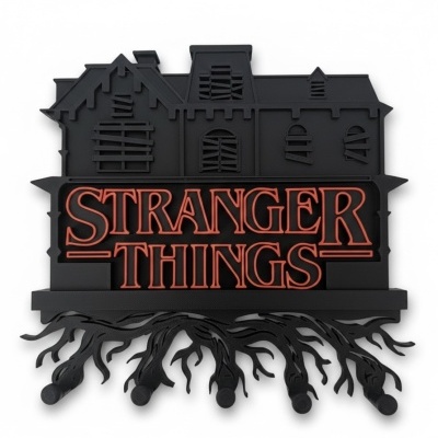Acessório Stranger Things em preto e vermelho com forma de casa e raízes