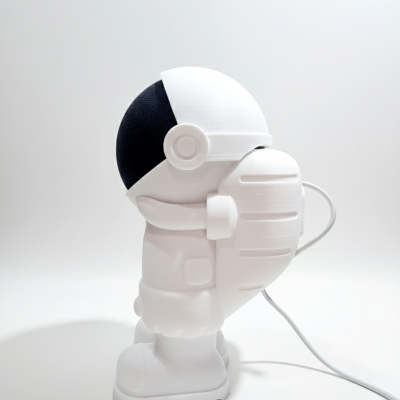 Coluna em forma de astronauta branco com visor preto