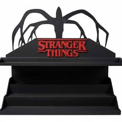 Prateleira preta com níveis e logotipo vermelho Stranger Things com figura de monstro
