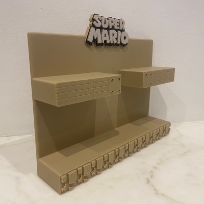 Suporte castanho claro com texto SUPER MARIO em relevo