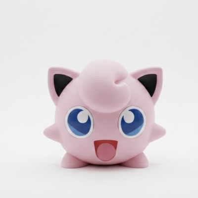 Figura de brinquedo rosa com olhos azuis e orelhas negras