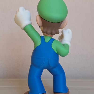 Figura de ação de costas com chapéu verde e macacão azul