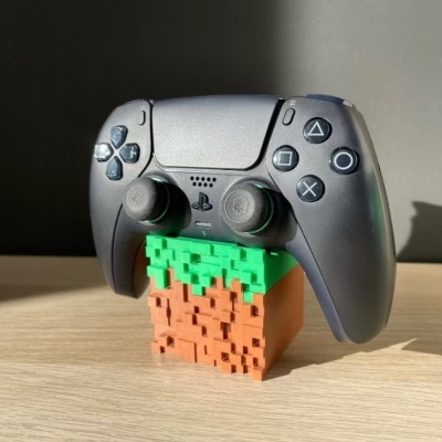 Comando de videojogos preto com suporte colorido