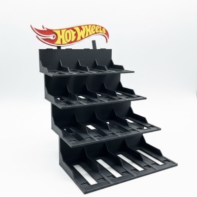 Expositor preto para carrinhos Hot Wheels com quatro níveis e logótipo