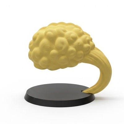 Escultura amarela com textura ondulada sobre base preta redonda