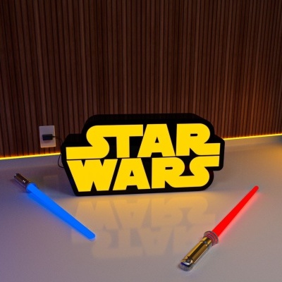 Luminária STAR WARS com sabres de luz azul e vermelho
