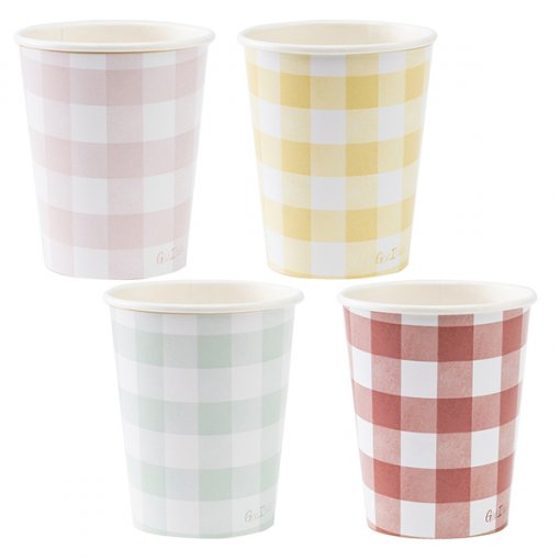 Conjunto de quatro copos de papel com padrão xadrez em tons pastel