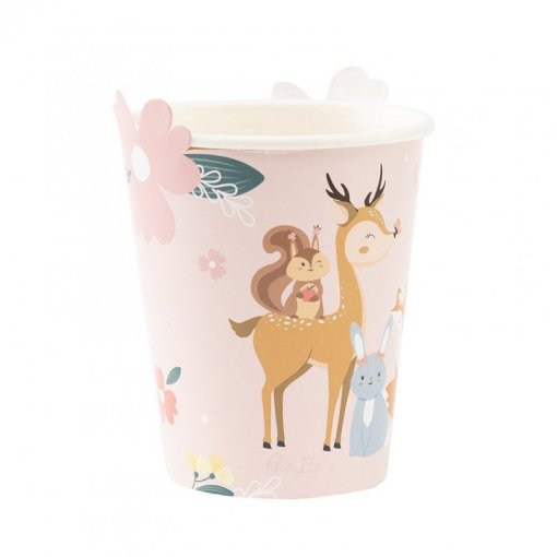 Copo de papel com desenhos de veado, esquilo e coelho em fundo rosa