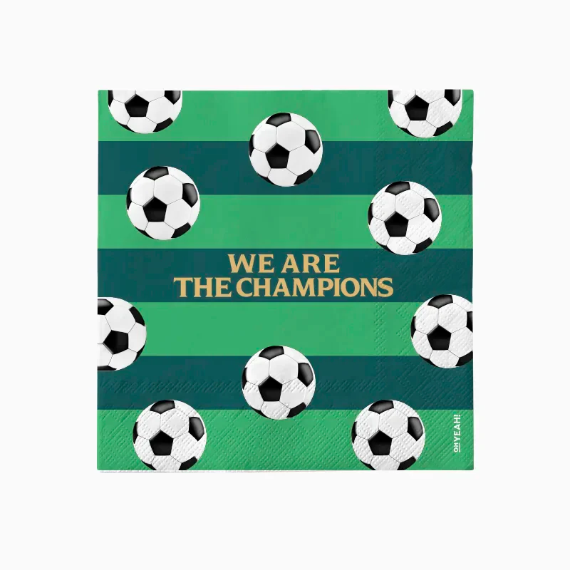 Guardanapo de papel verde com bolas de futebol e texto em dourado