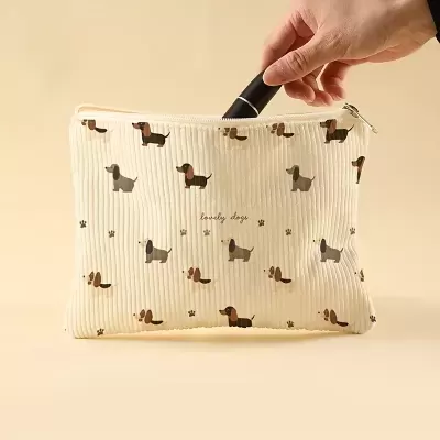 Bolsa creme com padrão de cães e texto lovely dogs