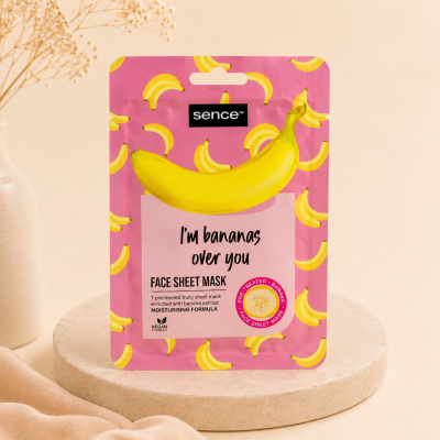Máscara facial em folha rosa com padrão de bananas amarelas