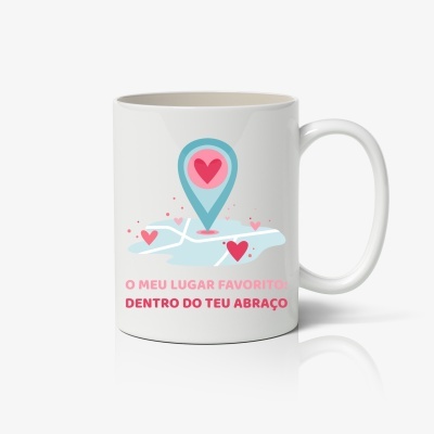 Caneca branca com marcador de localização e texto em cor-de-rosa