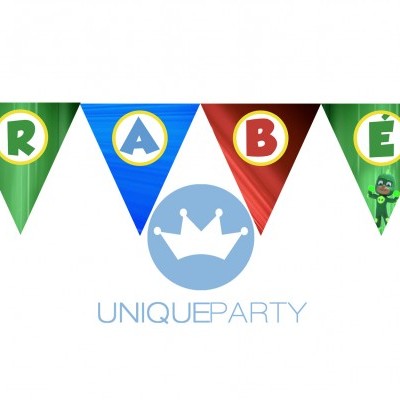 Guirlanda colorida com a palavra PARABÉNS e imagens de desenhos animados