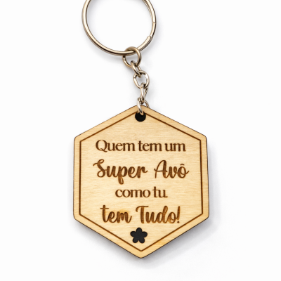 Chaveiro de madeira hexagonal com mensagem gravada