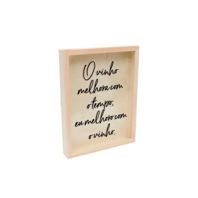 quadro decorativo em madeira com texto sobre vinho