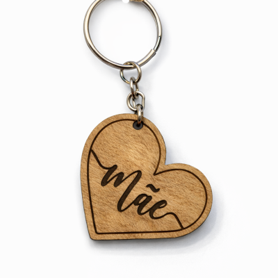 Porta-chaves em madeira em forma de coração com inscrição Mãe
