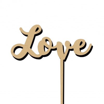 Objeto decorativo em madeira com a palavra Love