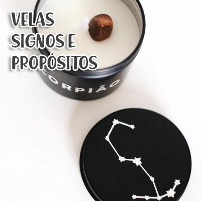 Vela em vidro preto com constelação na tampa e texto 