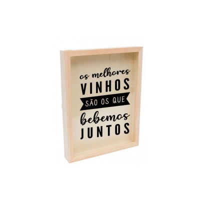 Quadro decorativo em madeira com frase sobre vinhos em português