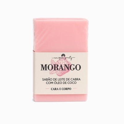 Sabonete sólido rosa com embalagem branca com texto MORANGO.