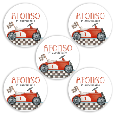 Etiquetas redondas com carrinho de corrida vermelho e texto AFONSO 1º ANIVERSÁRIO