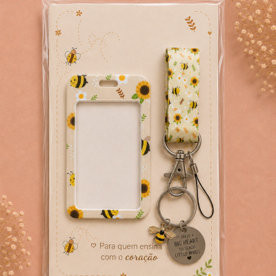 Conjunto porta-cartão e porta-chaves com padrão de girassóis e abelhas embalado com cartão decorativo
