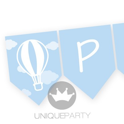 Bandeirinhas decorativas azul claro com balão, letra P e nuvens