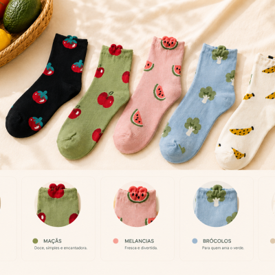 Conjunto de meias coloridas com padrões de frutas e legumes em superfície clara