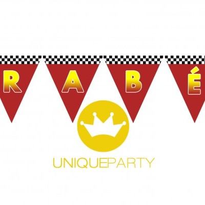 Faixa decorativa vermelha com letras amarelas dizendo PARABÉNS e personagens animados, com logótipo UNIQUE PARTY no centro.