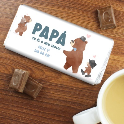 Barra de chocolate embrulhada, com ilustração e texto para o Dia do Pai