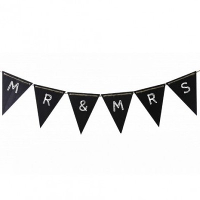 Bandeirola preta com texto MR & MRS