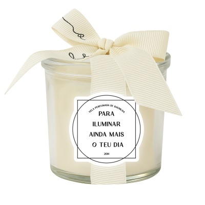 Vela perfumada de parafina em copo de vidro com fita creme decorativa