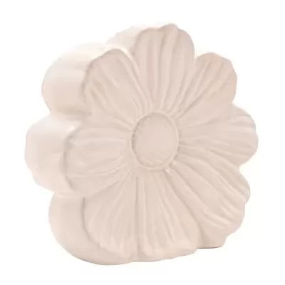 Prato decorativo branco em forma de flor com textura detalhada