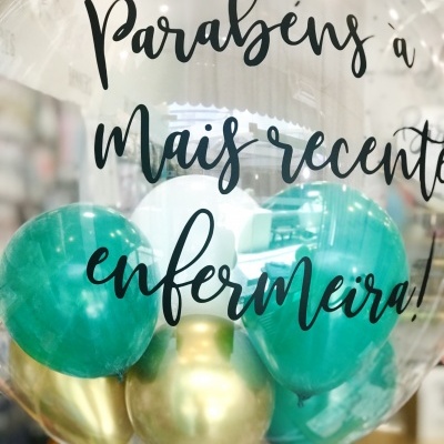 Balão transparente com texto 