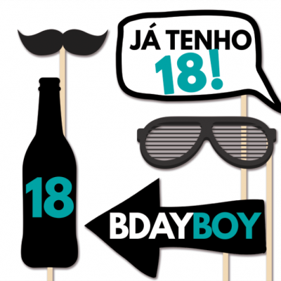 Adereços de festa com bigode, garrafa com 18, óculos e balões com textos para comemorar 18 anos