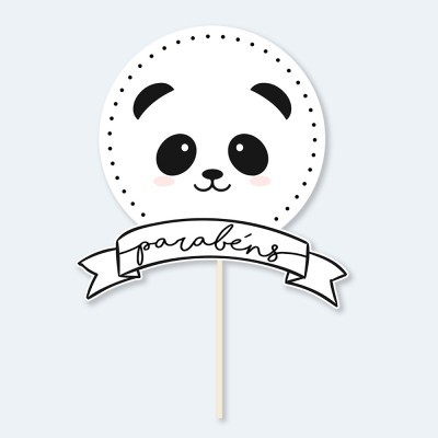 Topo de bolo panda com bandeira 'parabéns' em branco e preto