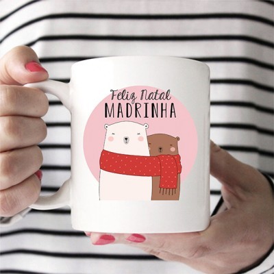 Caneca branca com ilustração de ursos e texto Feliz Natal MADRINHA