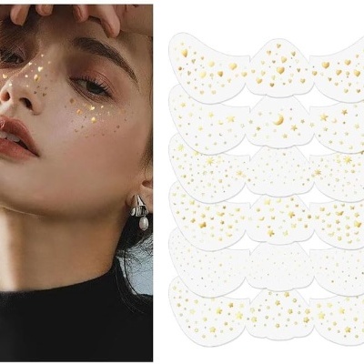 Autocolantes faciais brancos com padrões dourados de estrelas e luas em rosto feminino