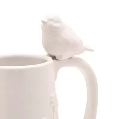 Caneca branca com pássaro cerâmico