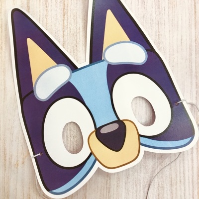 Máscara de cartão de cão azul e roxo com cordão elástico