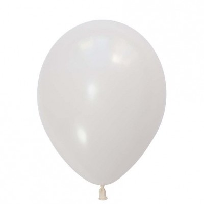 Balao branco de latex com nó na base