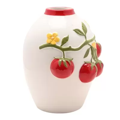Vaso cerâmico branco com decoração de tomate em relevo e flores.