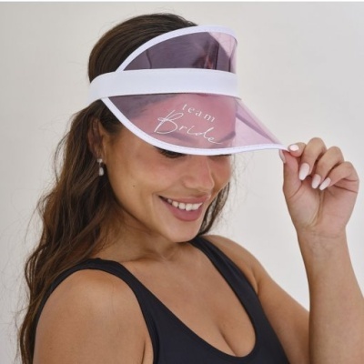 Visor de plástico transparente roxo com texto team Bride e faixa branca