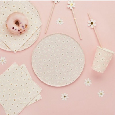 Artigos para festa cor-de-rosa com padrão de margaridas brancas e amarelas